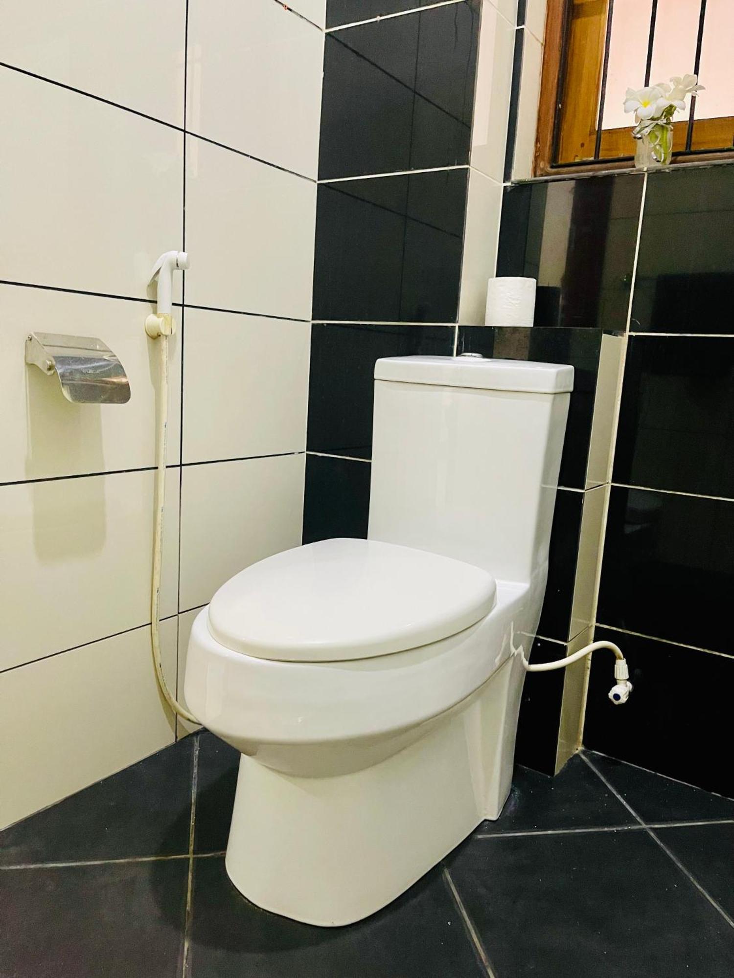 Sand & Surf Guest House Негомбо Экстерьер фото