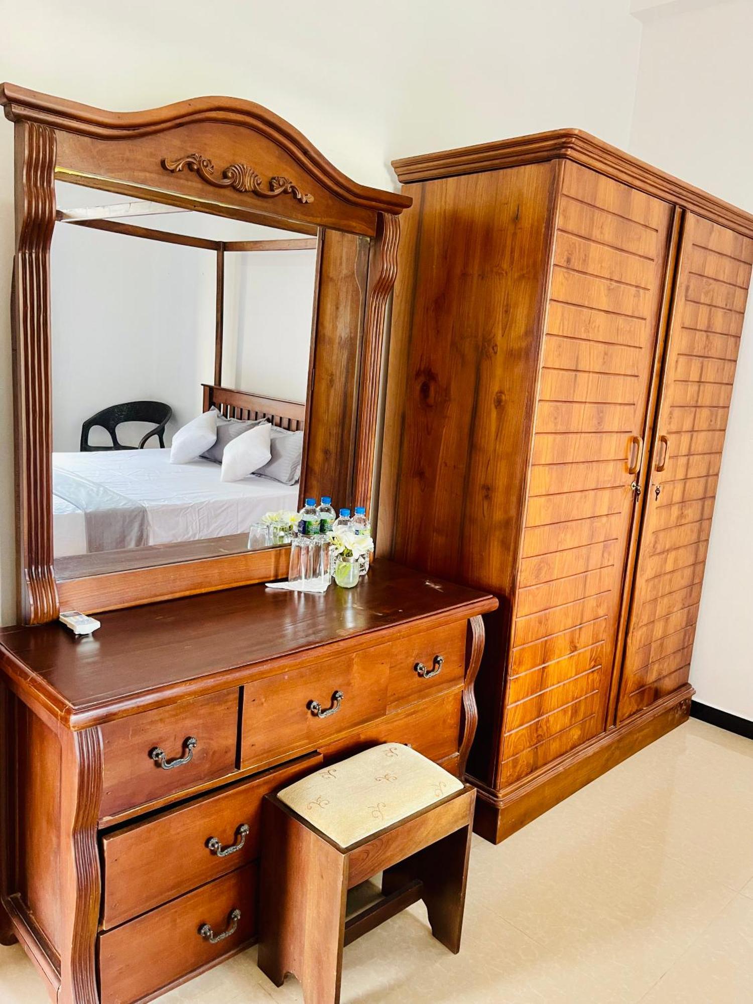 Sand & Surf Guest House Негомбо Экстерьер фото