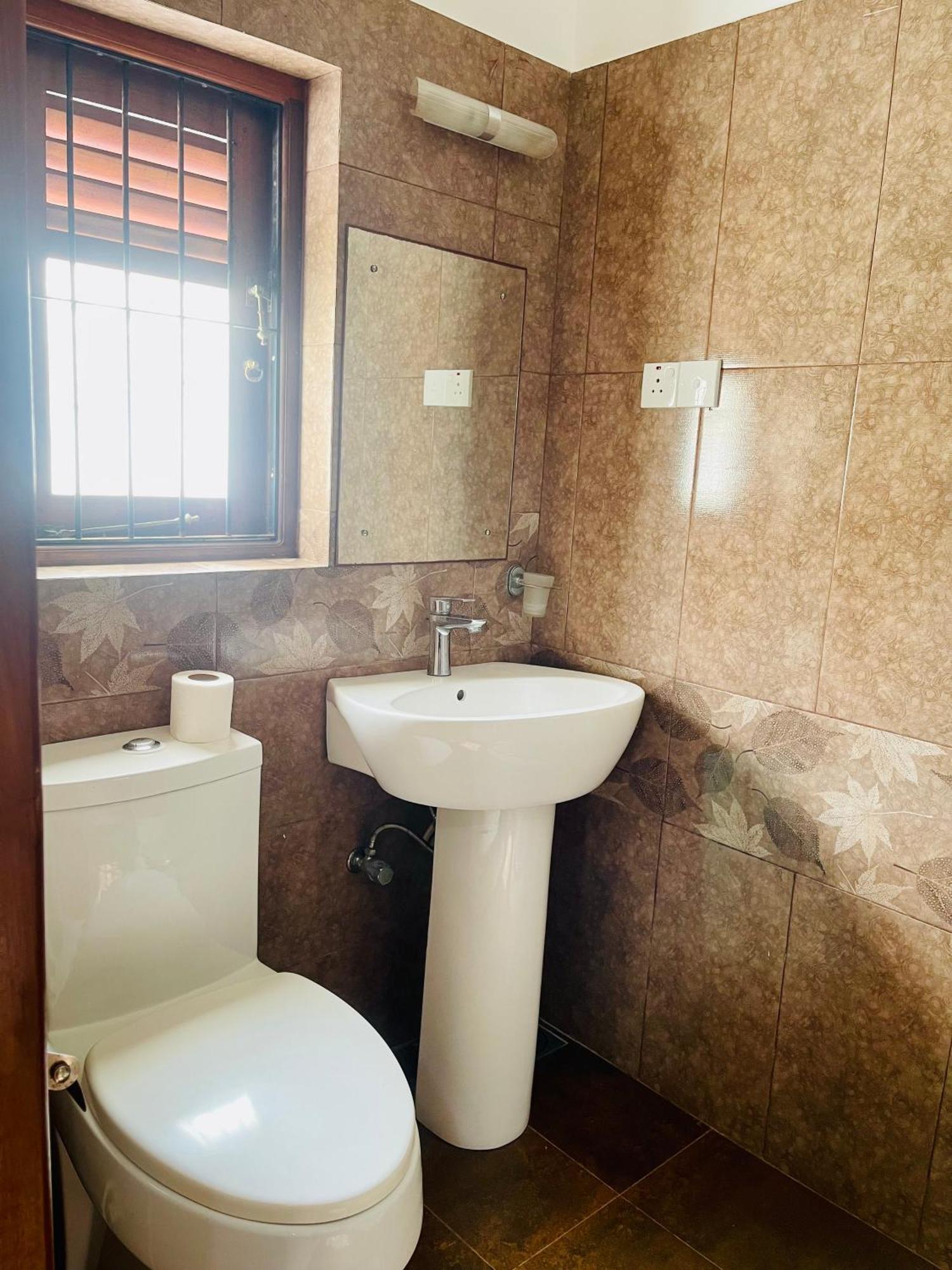 Sand & Surf Guest House Негомбо Экстерьер фото