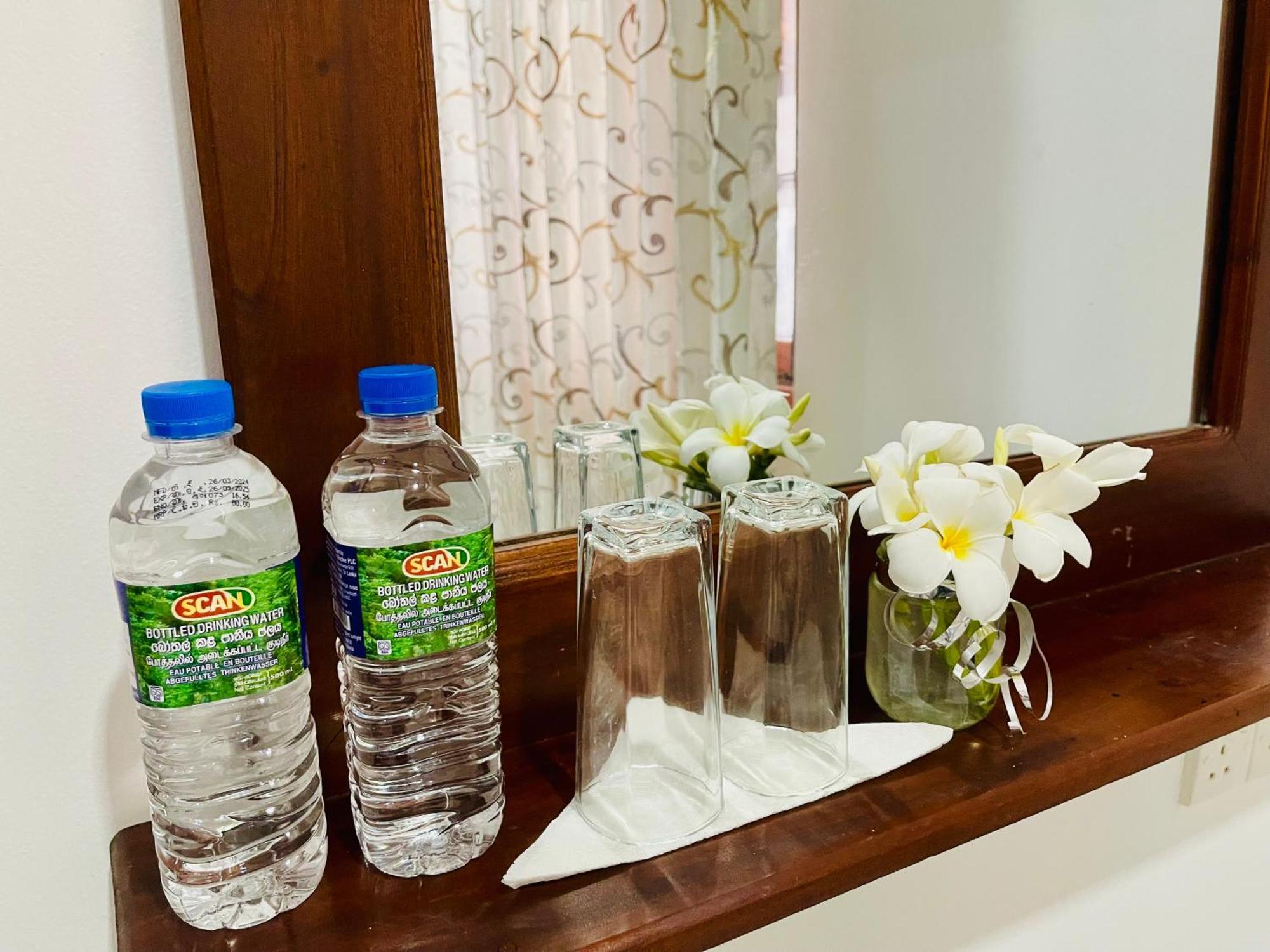 Sand & Surf Guest House Негомбо Экстерьер фото