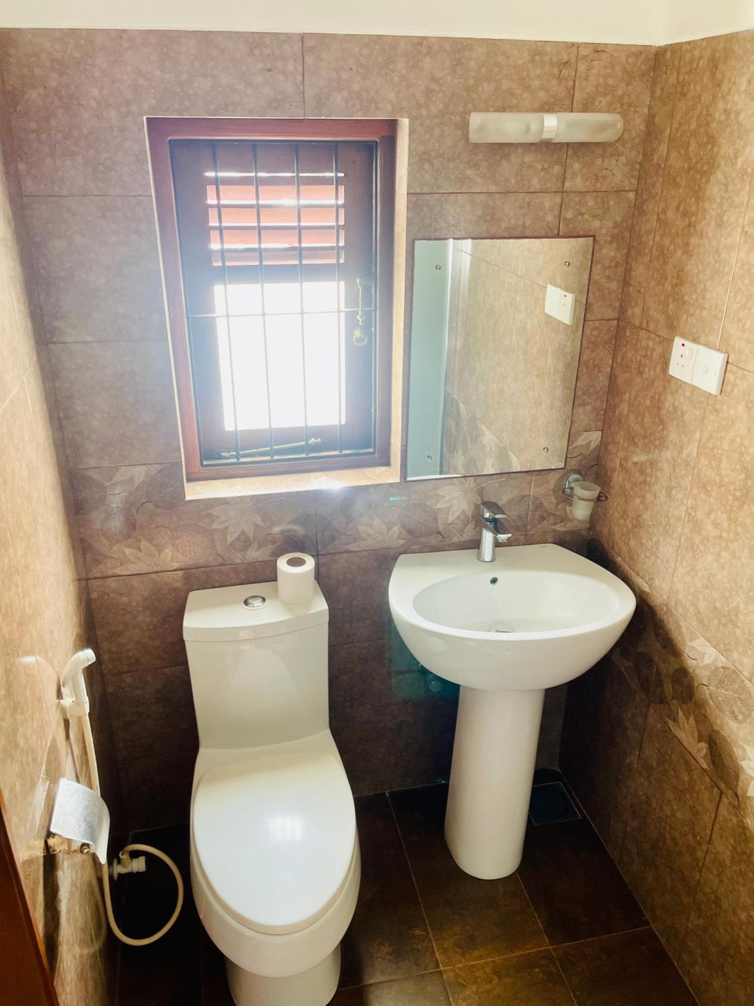 Sand & Surf Guest House Негомбо Экстерьер фото