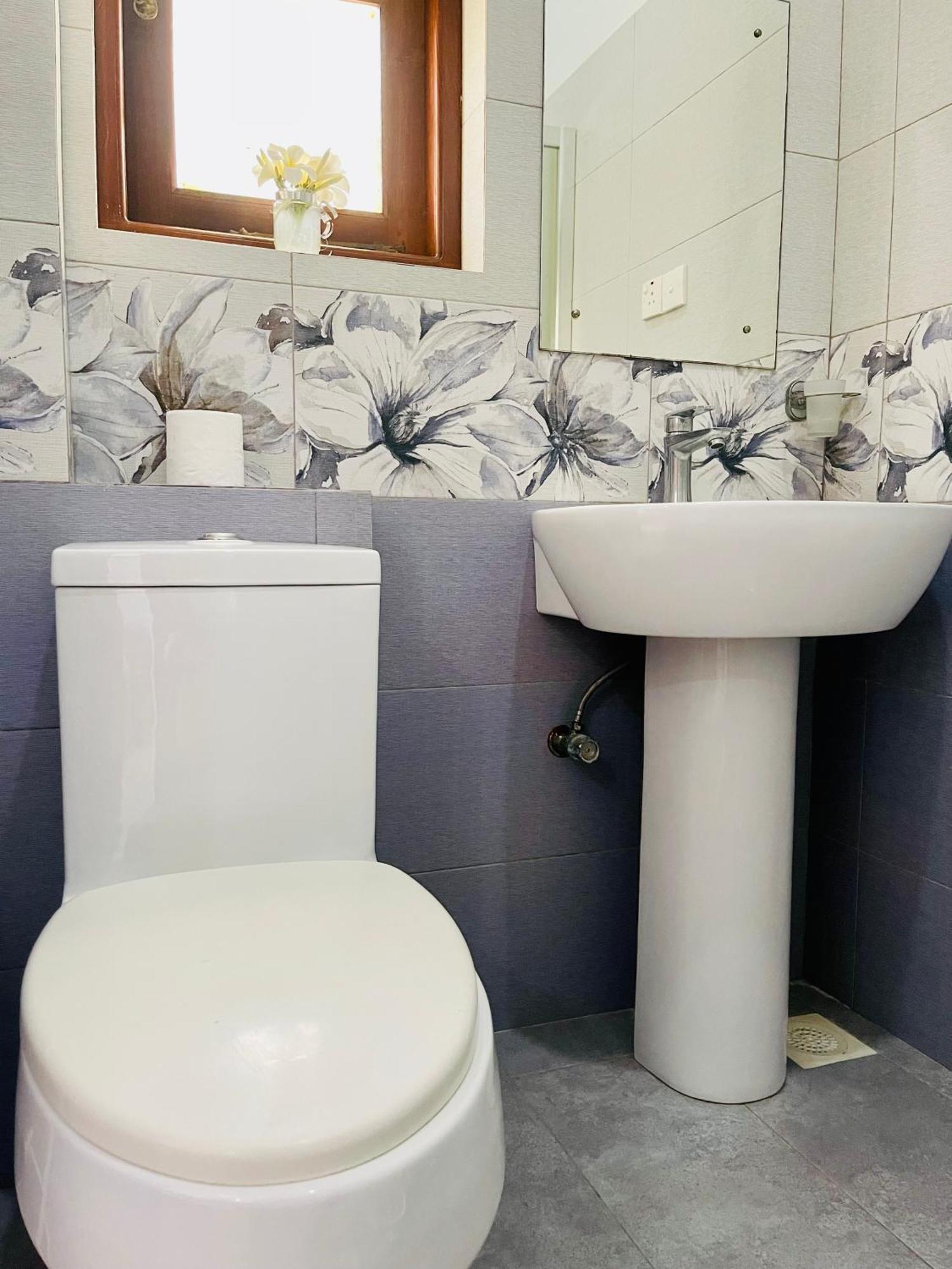 Sand & Surf Guest House Негомбо Экстерьер фото