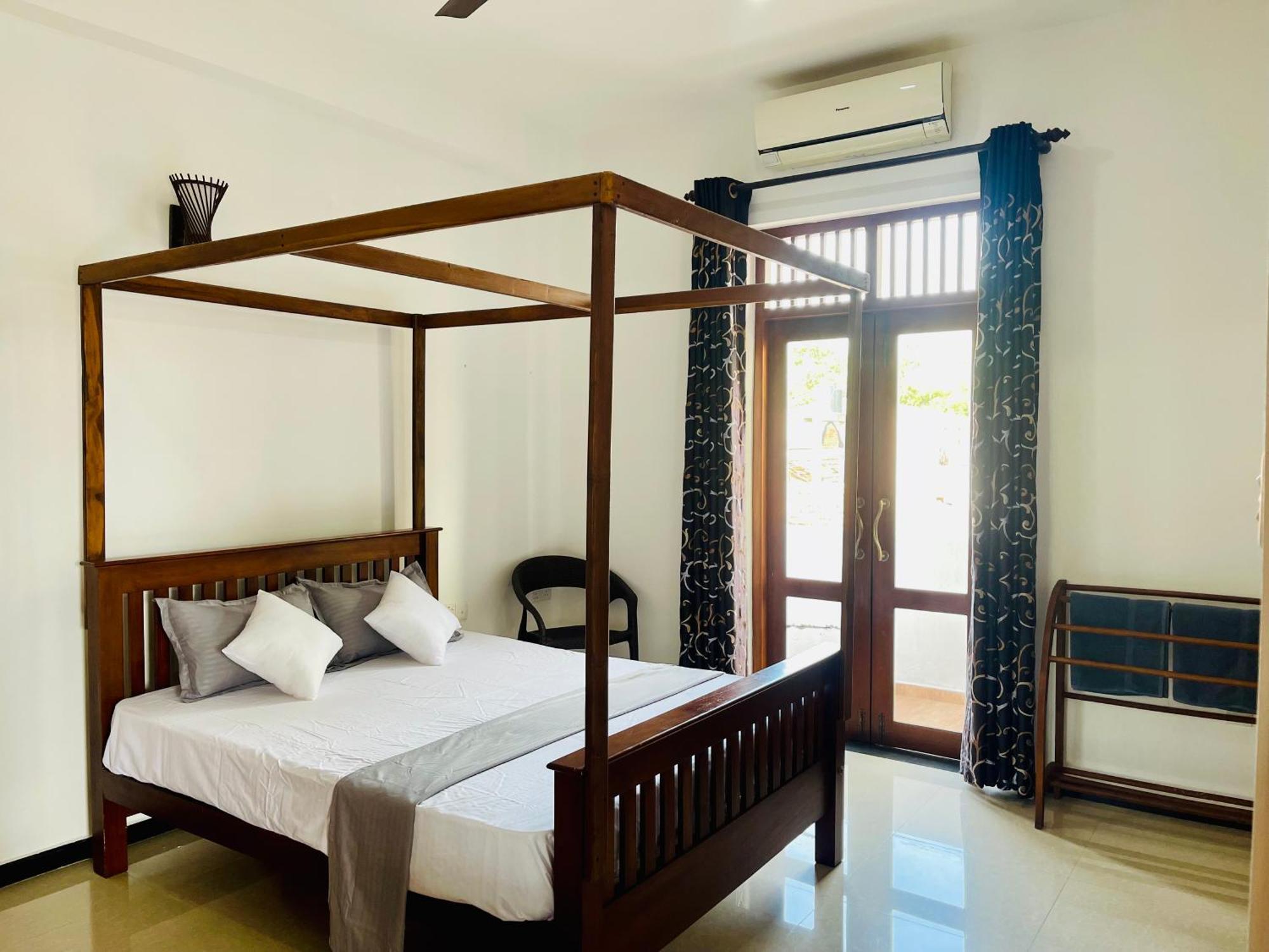 Sand & Surf Guest House Негомбо Экстерьер фото