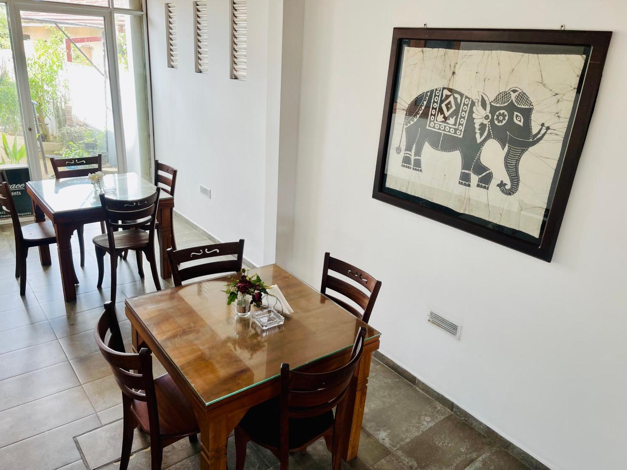 Sand & Surf Guest House Негомбо Экстерьер фото